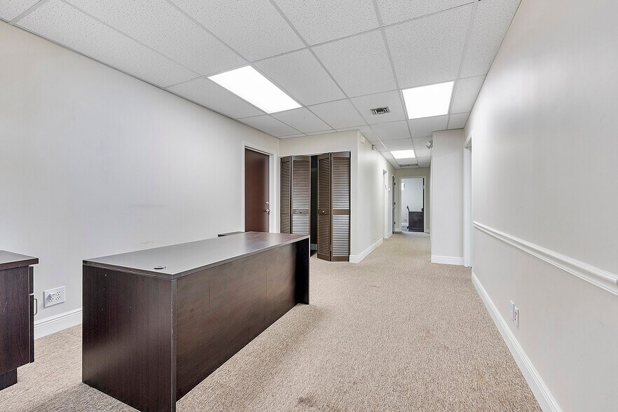 More Photos Of 2699 Stirling Rd, Fort Lauderdale Office For Sale