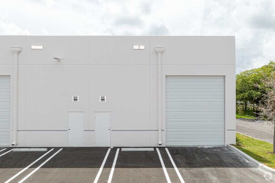 More Photos Of 4400-4414 NW 120th Ave, Coral Springs Warehouse For Lease