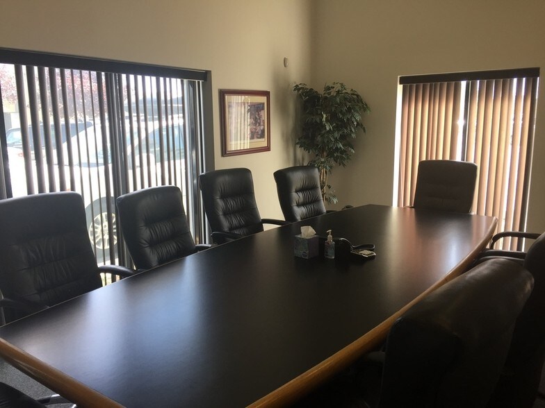 More Photos Of 501 W Colfax St, Palatine Office For Sale