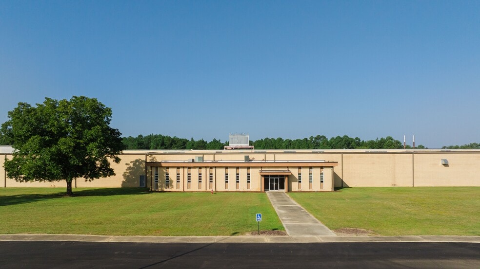 More Photos Of 18300 Fieldcrest Rd, Laurel Hill Manufacturing For Lease