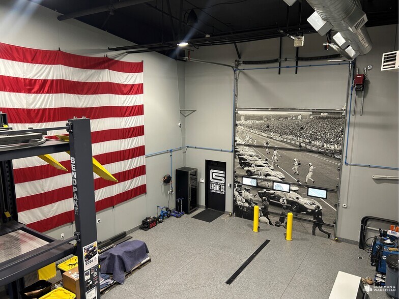 More Photos Of 7287 Greenridge Rd, Windsor Showroom For Sale