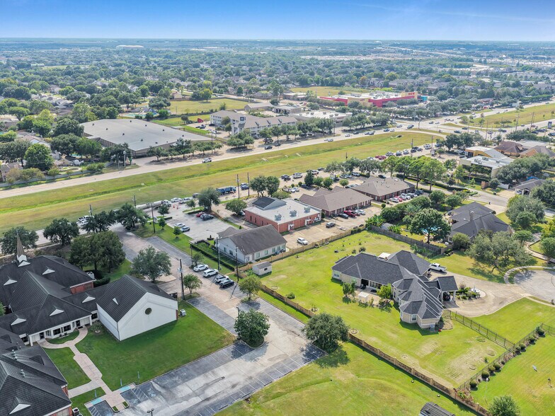 More Photos Of 6429 Fairmont Pky, Pasadena Office For Sale