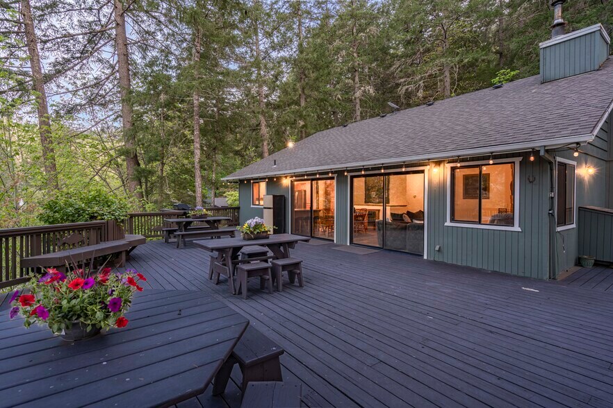 More Photos Of 11744 Galice Rd, Merlin Hotel For Sale