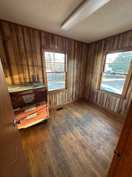 More Photos Of 1467 Old Dunbar Rd, West Columbia Flex For Sale