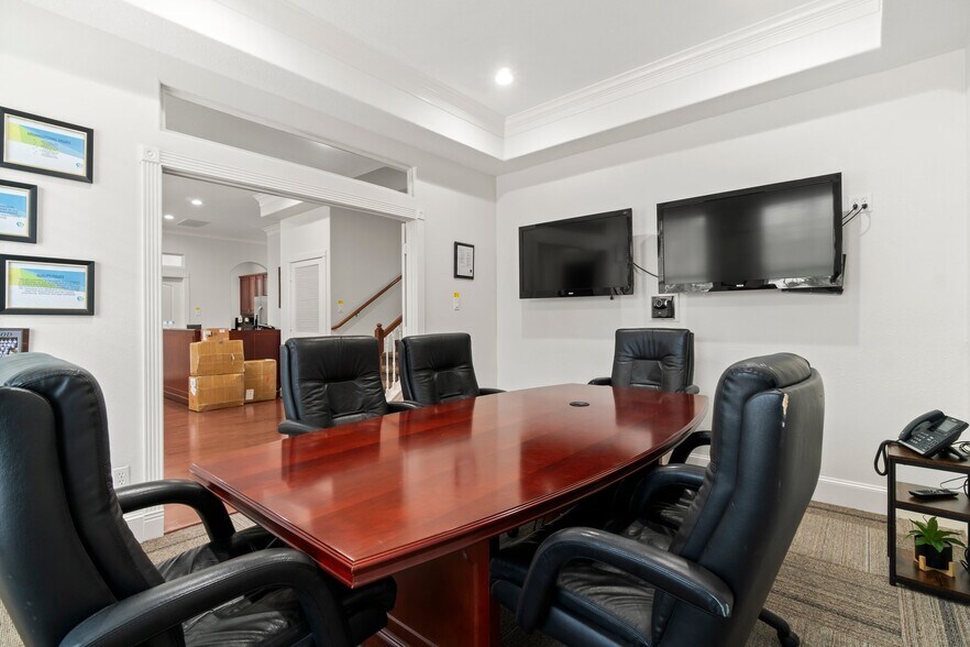 More Photos Of 25511 Budde Rd, The Woodlands Office For Sale