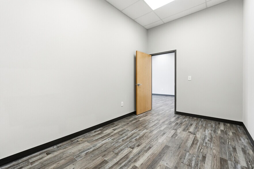 More Photos Of 1901 Peachtree Industrial Blvd, Buford Warehouse For Lease