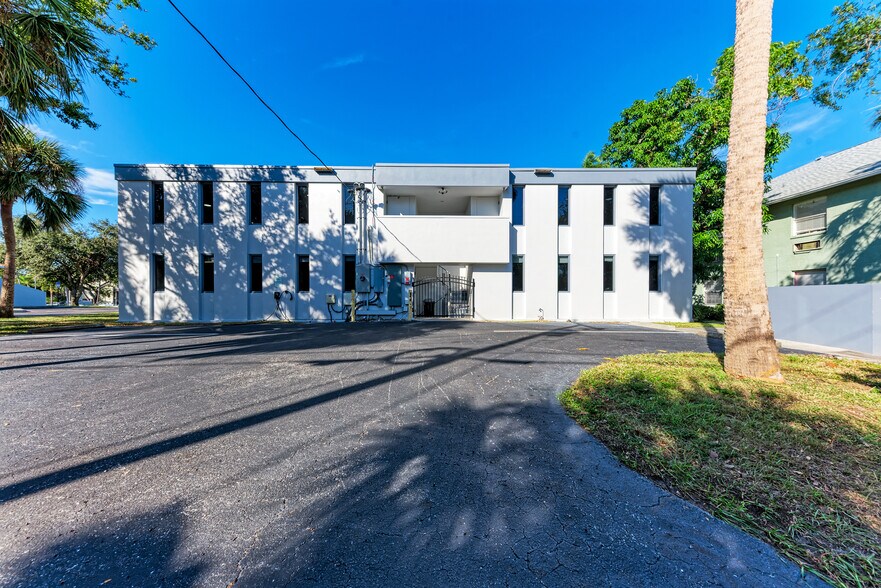 More Photos Of 1771 Manatee Ave W, Bradenton Loft Creative Space For Lease