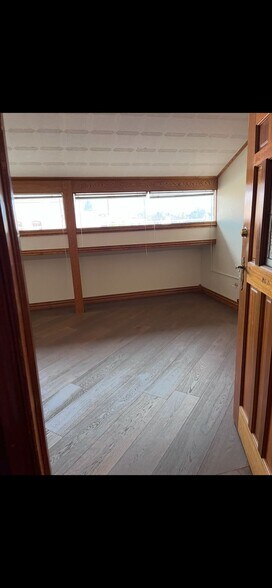 More Photos Of 84 Park Ave, Flemington Office For Lease