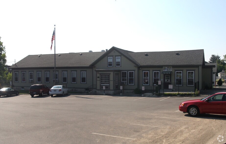 More Photos Of 35 East Ave, Burrillville Freestanding For Lease