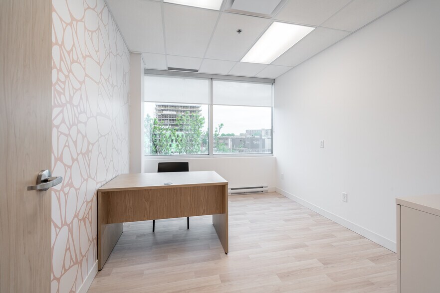 More Photos Of 8000 Boul Décarie, Montréal Office For Lease