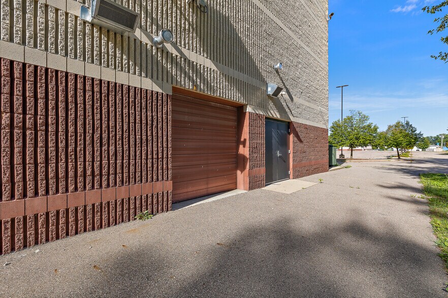 More Photos Of 34375 S Gratiot Ave, Clinton Township Office For Sale