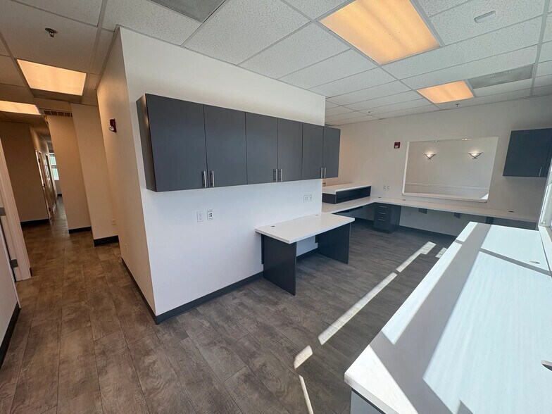 More Photos Of 15182 N 75th Ave, Peoria Medical For Sale