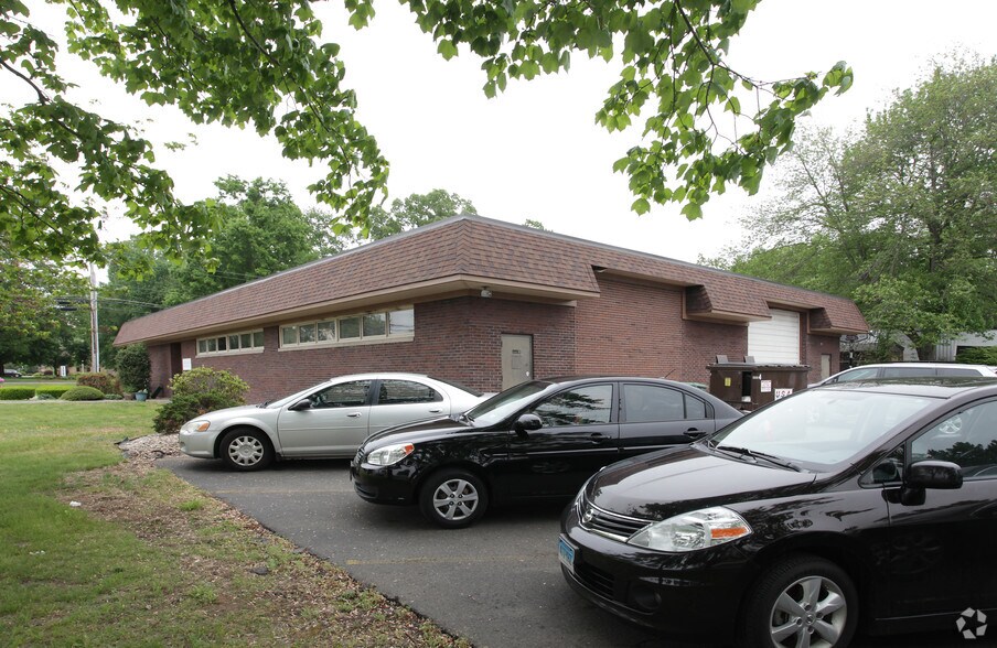 More Photos Of 5 Jeffrey Rd, South Windsor Flex For Sale