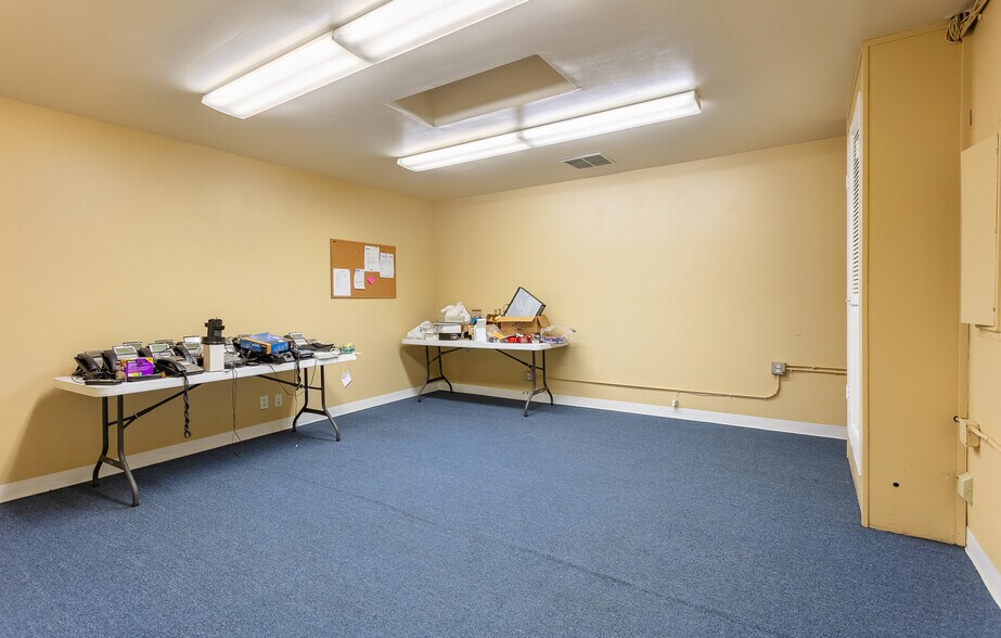 More Photos Of 425 Park Ave, San Fernando Warehouse For Sale