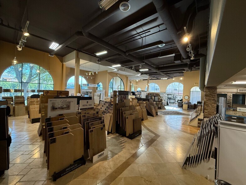 More Photos Of 28350 Roadside Dr, Agoura Hills Storefront For Lease