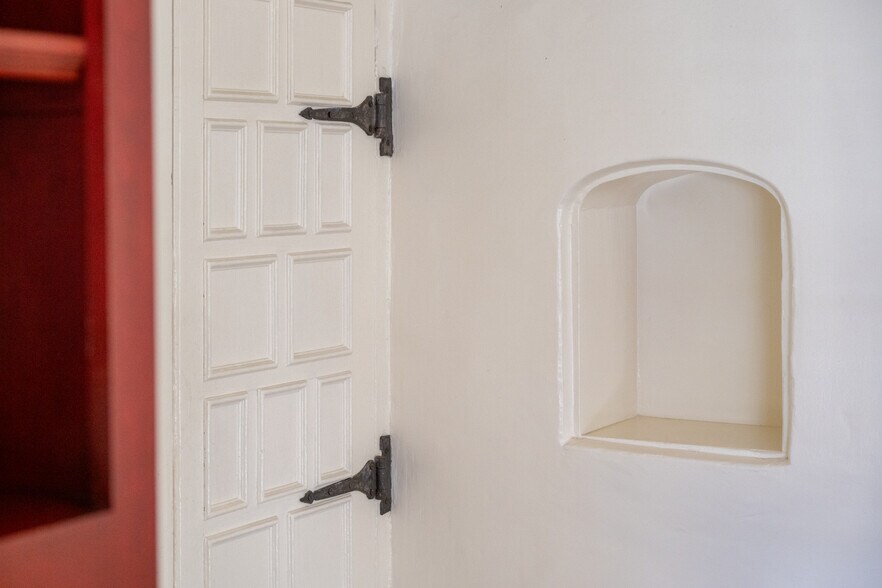 More Photos Of 502 Pierce St, Monterey Office For Sale