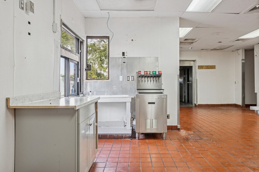 More Photos Of 6620 E Dr Martin Luther King Jr Blvd, Tampa Fast Food For Lease