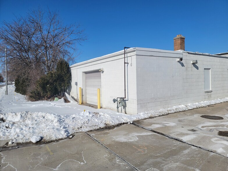 Primary Photo Of 6039 S Howell Ave, Milwaukee Light Manufacturing For Lease