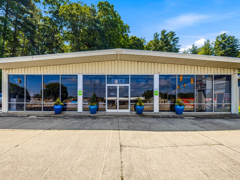 Primary Photo Of 71 Airport Rd, Arden Freestanding For Sale