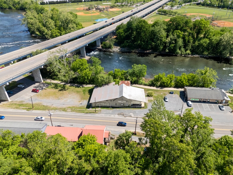 More Photos Of 1833-1837 Netherland Inn Rd, Kingsport General Retail For Sale