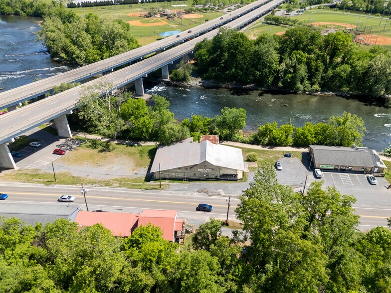 More Photos Of 1833-1837 Netherland Inn Rd, Kingsport General Retail For Sale