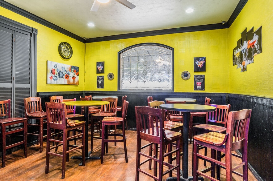 More Photos Of 1026-1038 Chestnut St, Bowling Green Restaurant For Sale