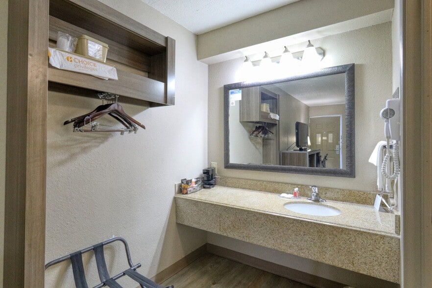 More Photos Of 221 S US Highway 77 Byp, Kingsville Hotel For Sale