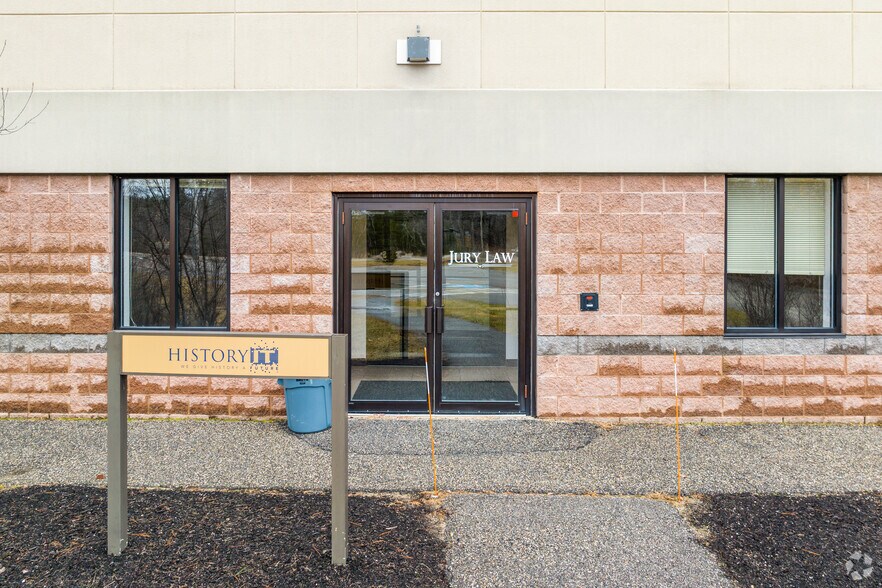 More Photos Of 202 Gannett Dr, South Portland Flex For Lease