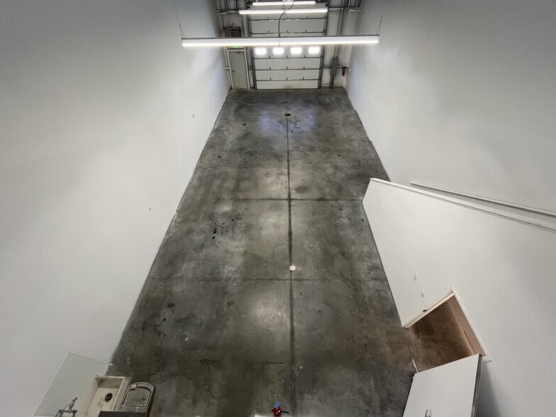 More Photos Of 9235 Eastman Park Dr, Windsor Light Manufacturing For Lease