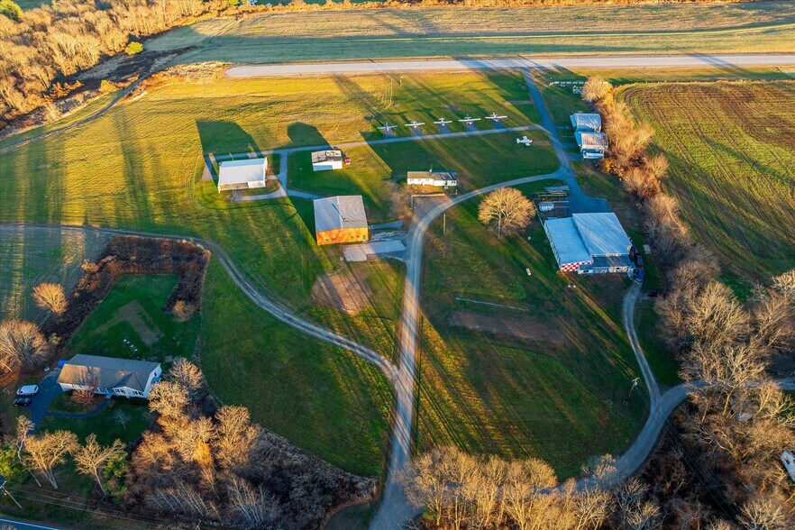 More Photos Of 89 Route 169, Woodstock Airport For Sale