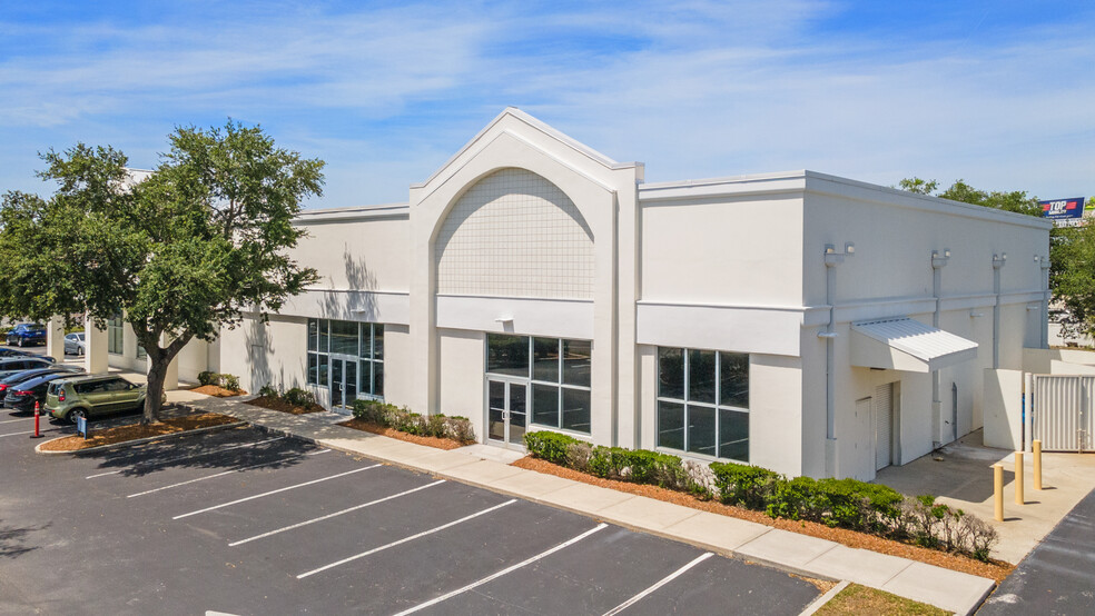 Primary Photo Of 8522 Us Highway 19, Port Richey Bank For Lease