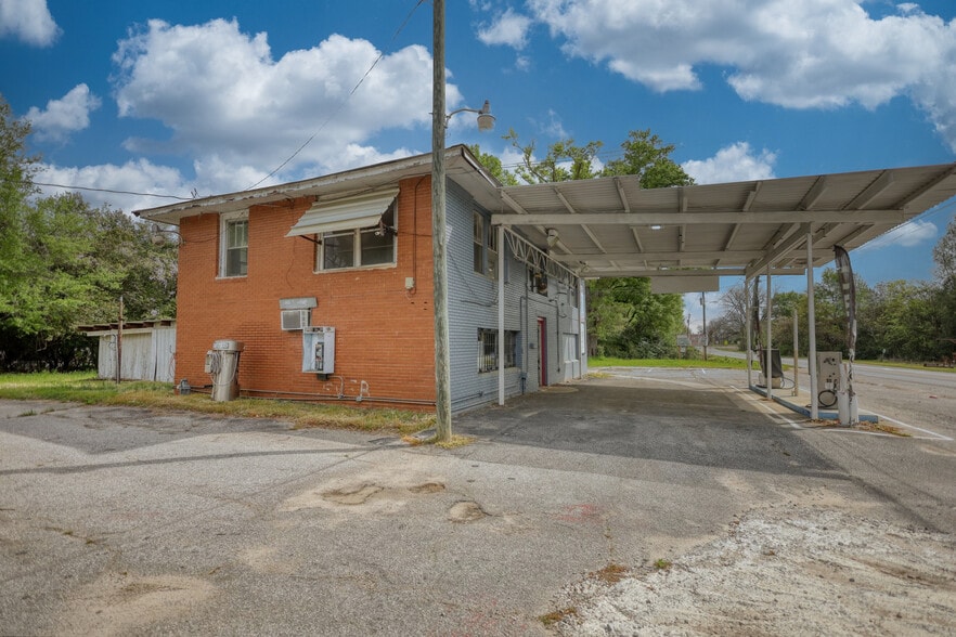 More Photos Of 510 S Camellia Blvd, Fort Valley Convenience Store For Sale