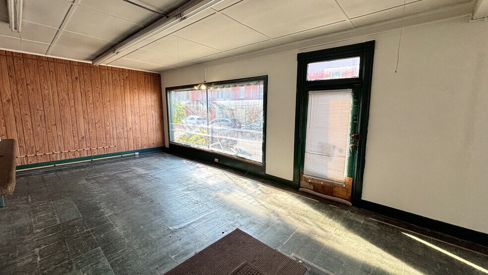 More Photos Of 801 Columbia St, Hudson Storefront Retail Residential For Sale