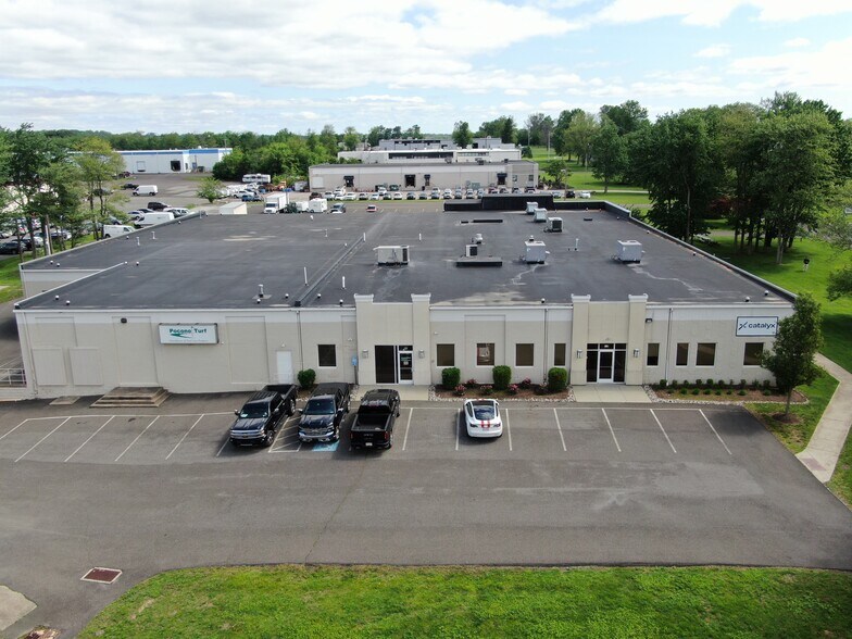 Primary Photo Of 160 Commerce Dr, Montgomeryville Manufacturing For Lease
