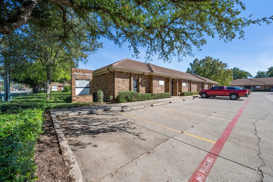 More Photos Of 2313 Roosevelt Dr, Dwg Office For Sale