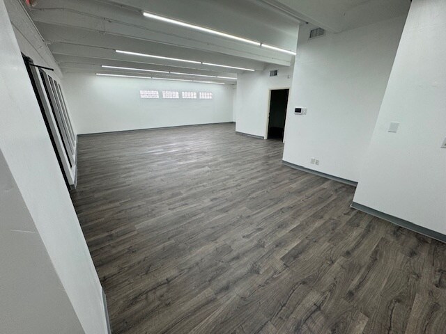 More Photos Of 5930 Star Ln, Houston General Retail For Lease
