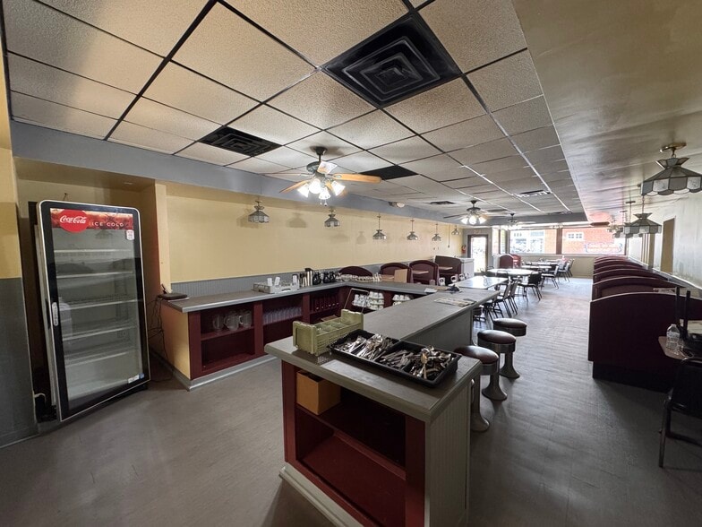 More Photos Of 118 S Lafayette St, Macomb Storefront Retail Residential For Sale