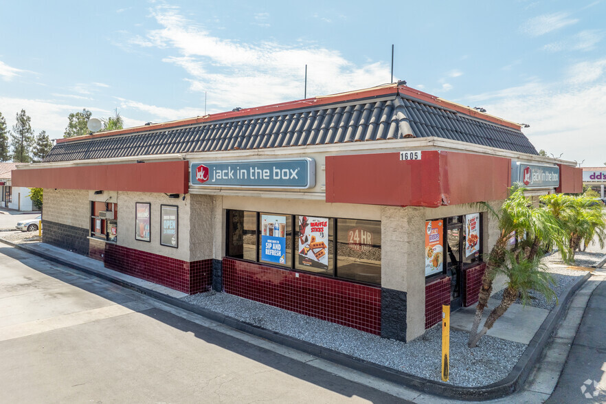 Primary Photo Of 1605 E Highland Ave, San Bernardino Fast Food For Sale