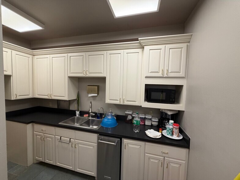 More Photos Of 4645 Tinker Diagonal, Oklahoma City Loft Creative Space For Sale