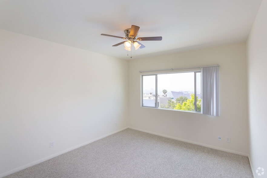 More Photos Of 1214 N Clark St, West Hollywood Apartments For Sale