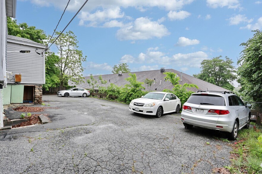 More Photos Of 22 S Madison Ave, Spring Valley Office For Sale