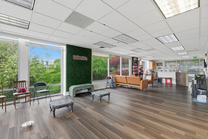 More Photos Of 22659 Pacific Hwy S, Des Moines Flex For Sale