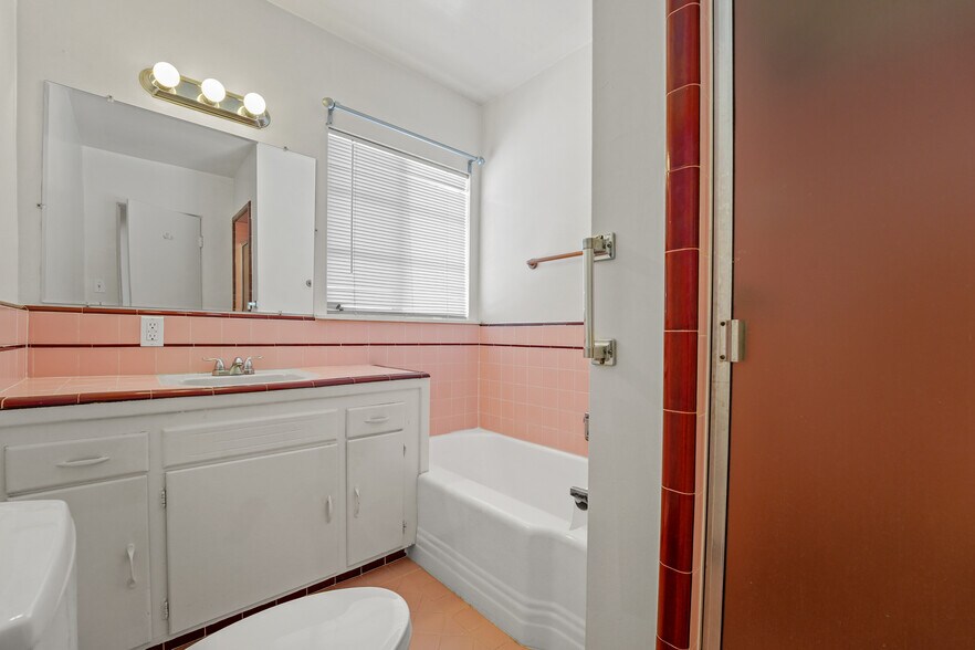 More Photos Of 4909 Coldwater Canyon Ave, Sherman Oaks Apartments For Sale