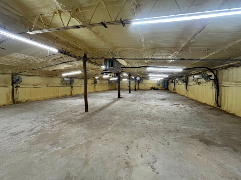 More Photos Of 14201 Green Meadows Rd, Noble Warehouse For Lease