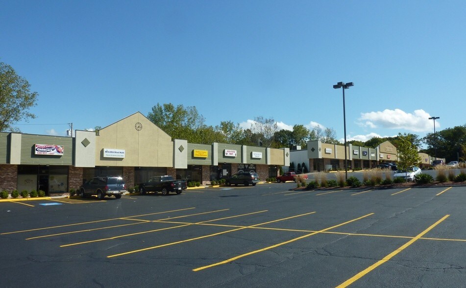 More Photos Of 15-21 N Main St, Bellingham Unknown For Lease