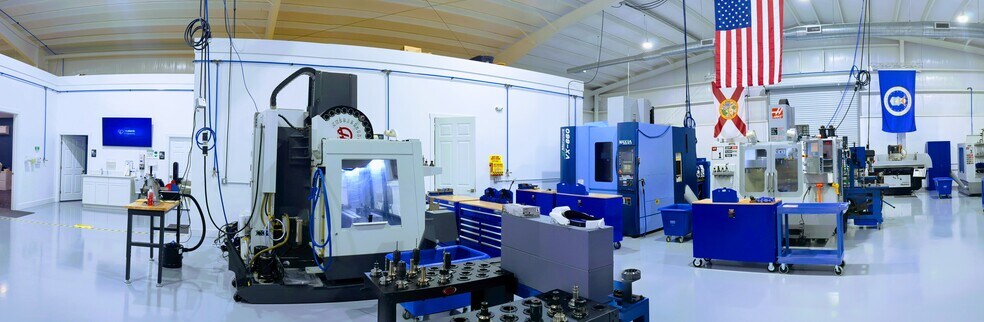 More Photos Of 2328 72nd Dr E, Sarasota Warehouse For Sale