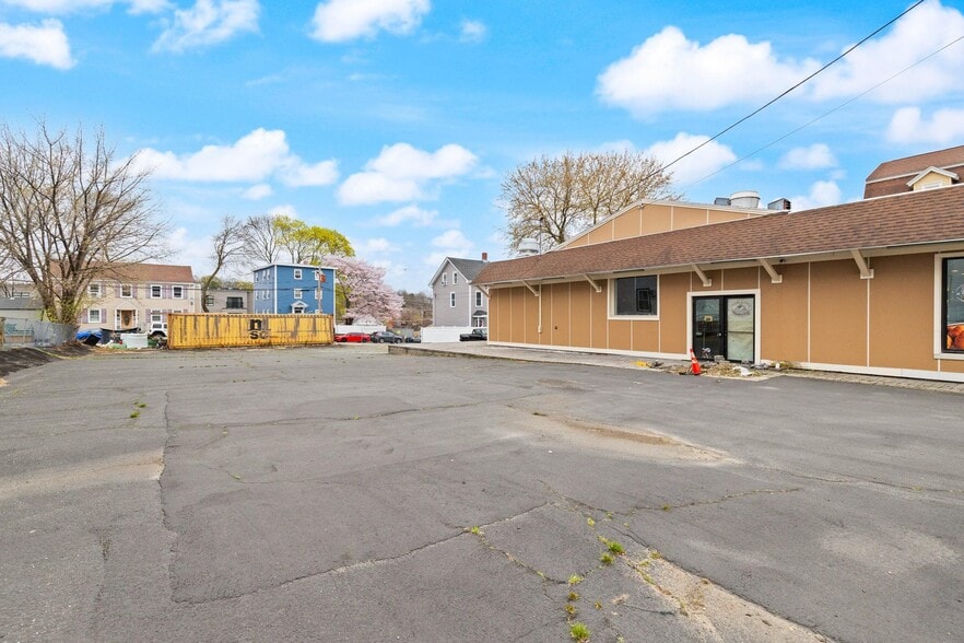 More Photos Of 100-102 Boston St, Salem Restaurant For Lease