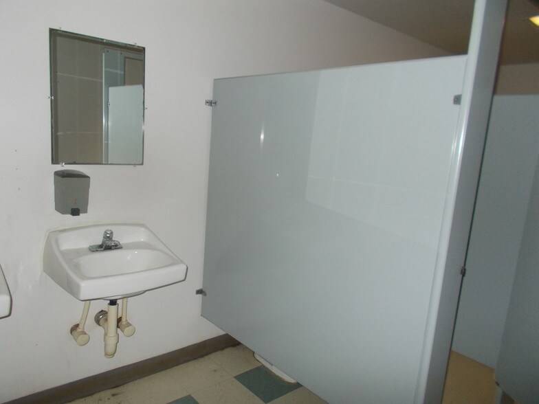 More Photos Of 3095 Kenskill Ave, Washington Court House Distribution For Lease