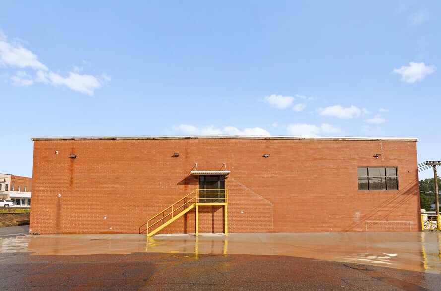 More Photos Of 1 S Main St, Granite Falls Warehouse For Sale