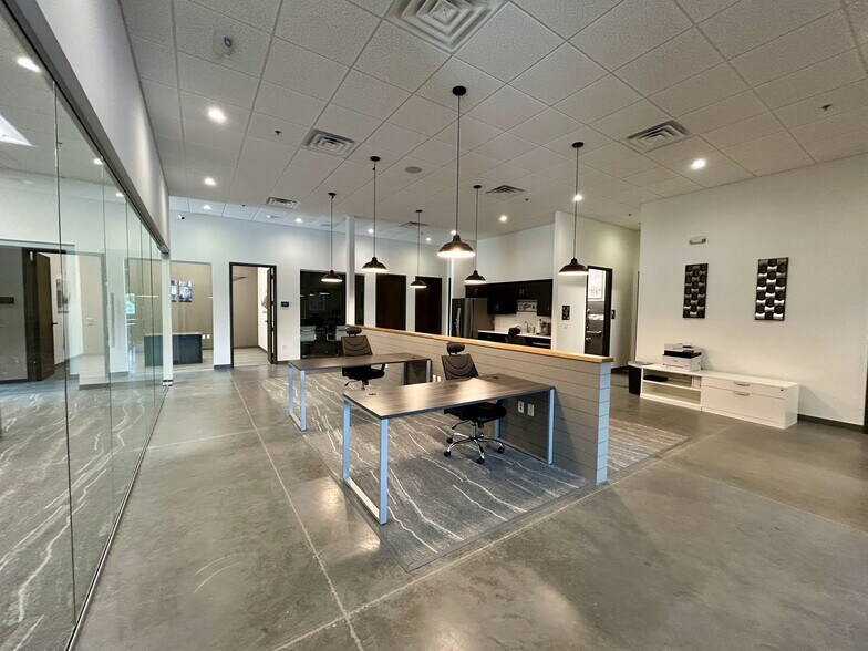 More Photos Of 101 SE 29th Ter, Lee's Summit Coworking Space